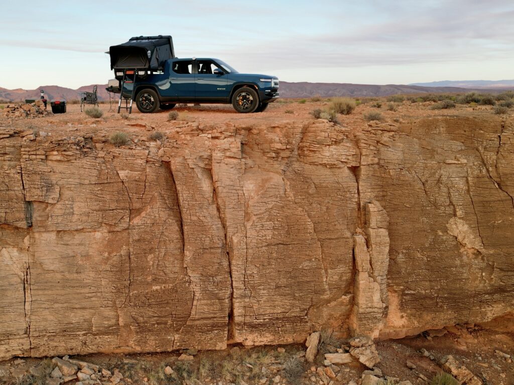 Cliffside campsite at Goosenecks State Park