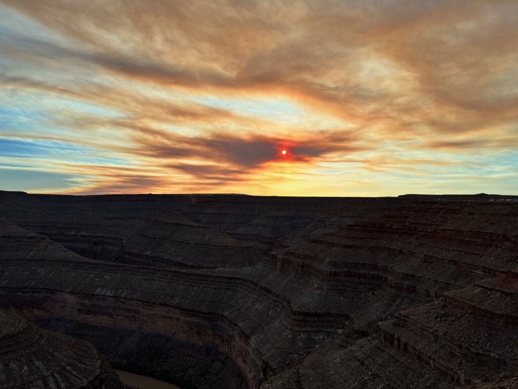 Sunset view over the canyon at Goosenecks State Park.